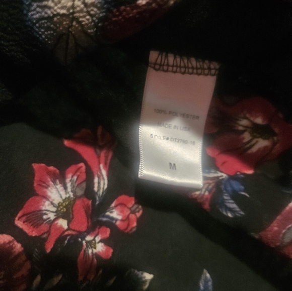 Floral Top by Windsor size M - Picture 5 of 5